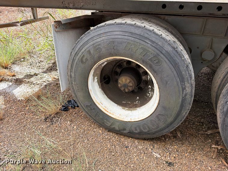 image for item FN5869 1985 Fruehauf FBX-F2-48-11-W1.5-102 dry van trailer