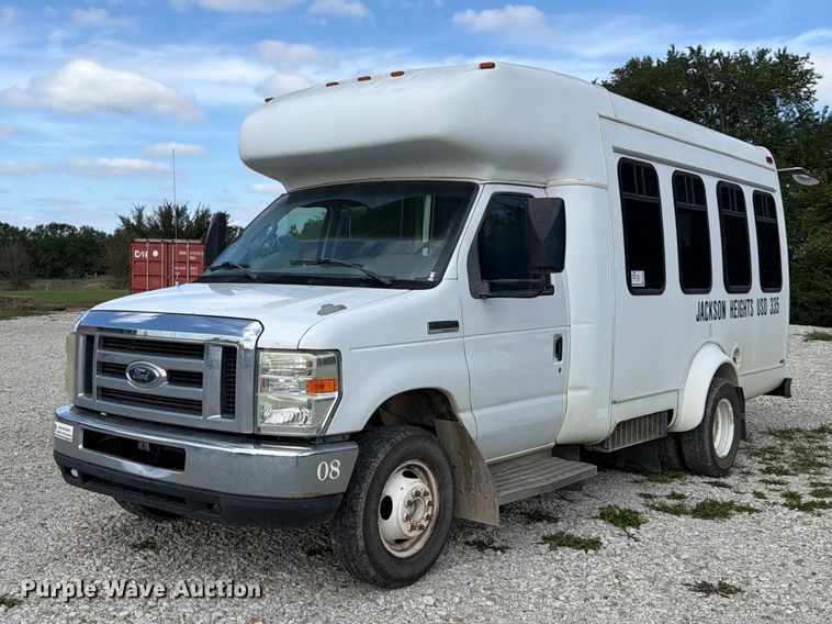 2008 Ford E-350 Bus