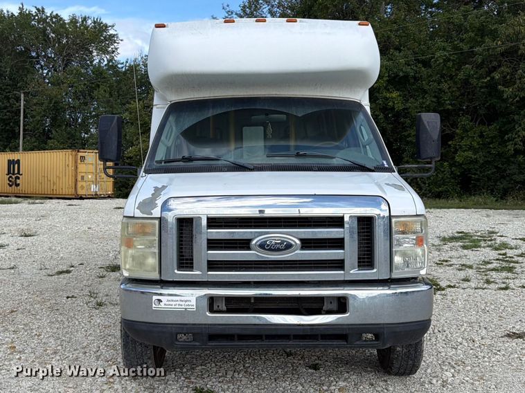 image for item FP4063 2008 Ford E-350 Bus