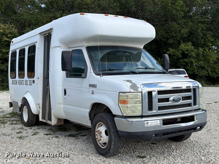 image for item FP4063 2008 Ford E-350 Bus