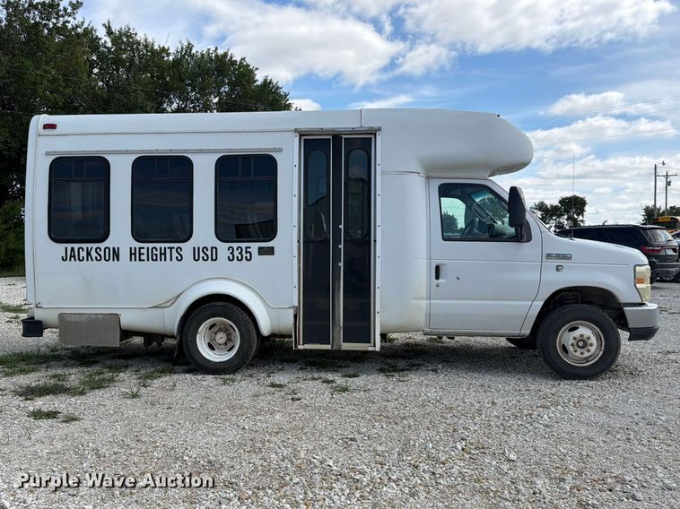 image for item FP4063 2008 Ford E-350 Bus