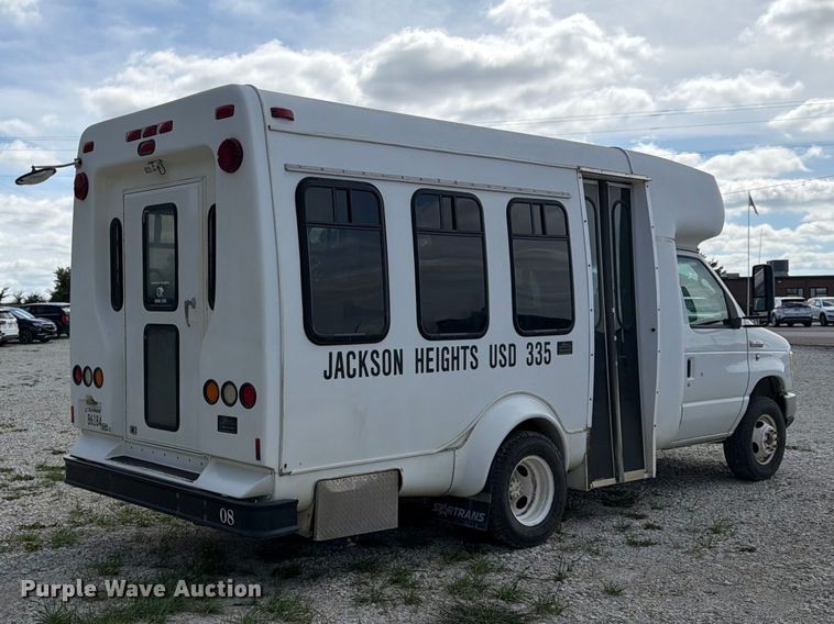 image for item FP4063 2008 Ford E-350 Bus