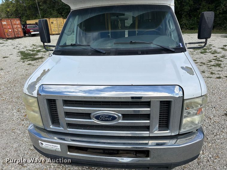 image for item FP4063 2008 Ford E-350 Bus