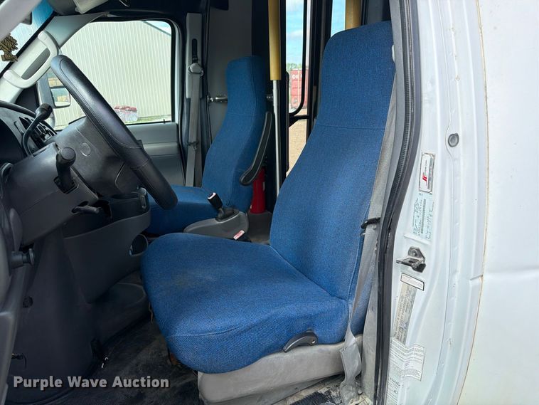 image for item FP4063 2008 Ford E-350 Bus