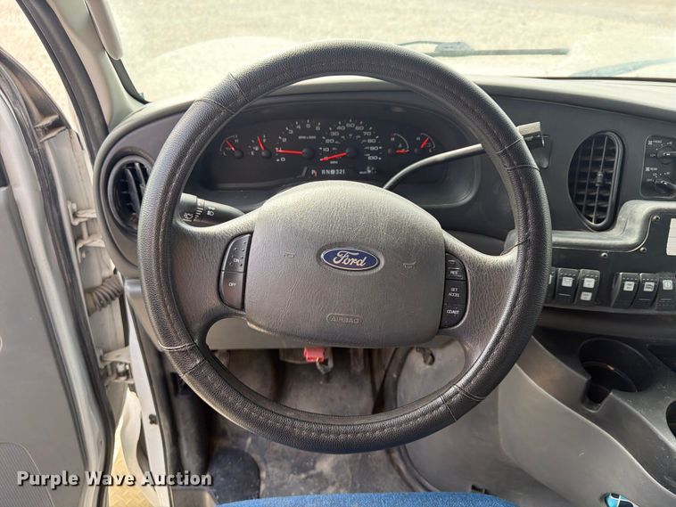 image for item FP4063 2008 Ford E-350 Bus