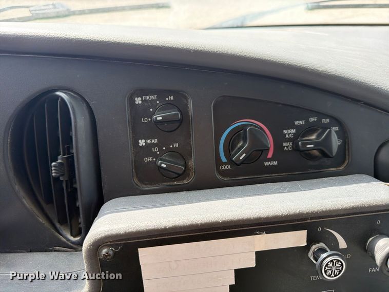 image for item FP4063 2008 Ford E-350 Bus