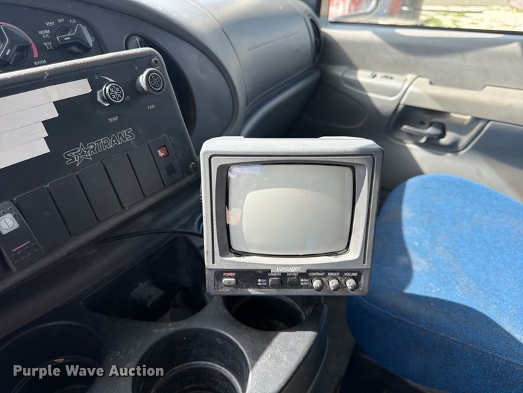 image for item FP4063 2008 Ford E-350 Bus