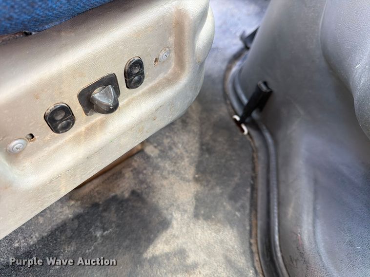 image for item FP4063 2008 Ford E-350 Bus