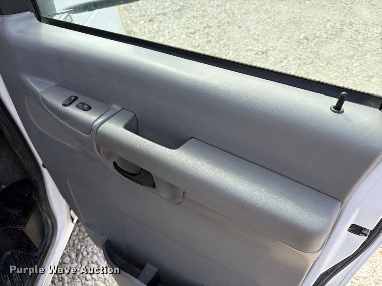 image for item FP4063 2008 Ford E-350 Bus