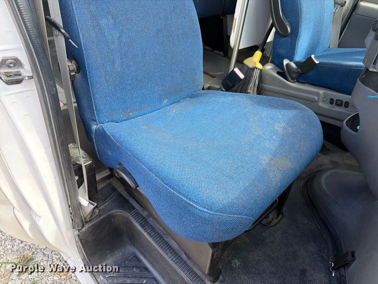 image for item FP4063 2008 Ford E-350 Bus