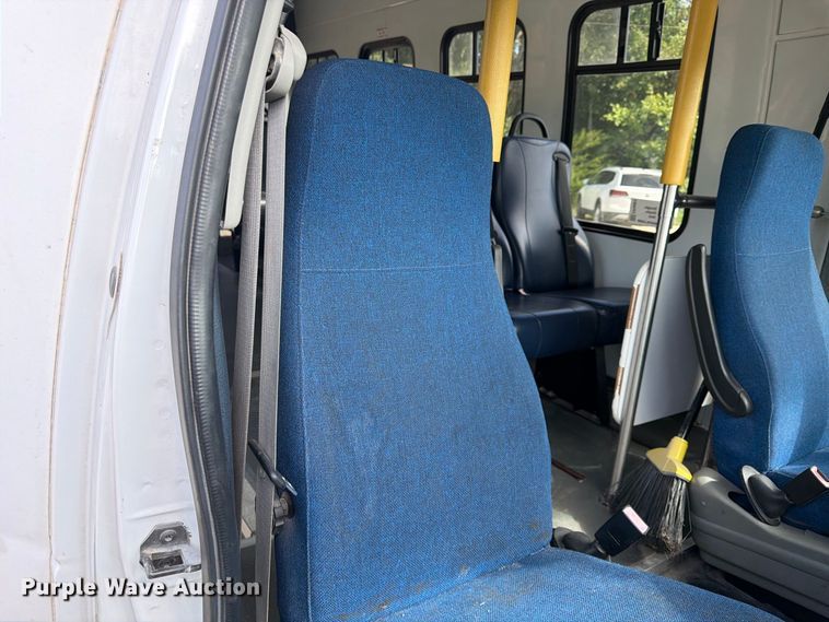 image for item FP4063 2008 Ford E-350 Bus