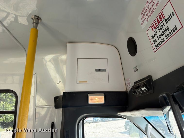 image for item FP4063 2008 Ford E-350 Bus