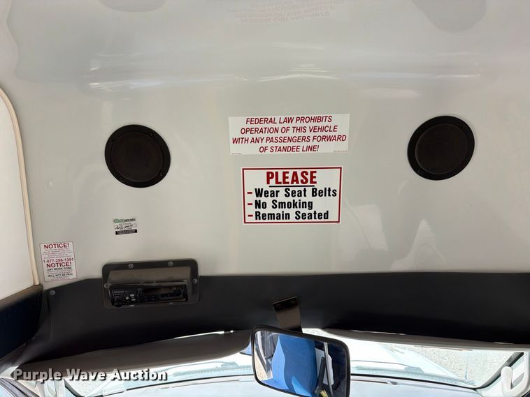 image for item FP4063 2008 Ford E-350 Bus