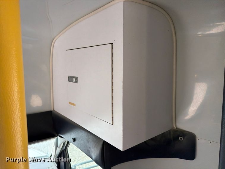 image for item FP4063 2008 Ford E-350 Bus