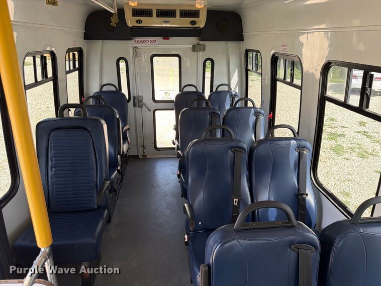 image for item FP4063 2008 Ford E-350 Bus