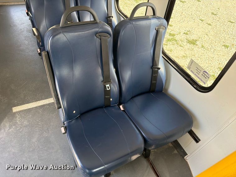 image for item FP4063 2008 Ford E-350 Bus