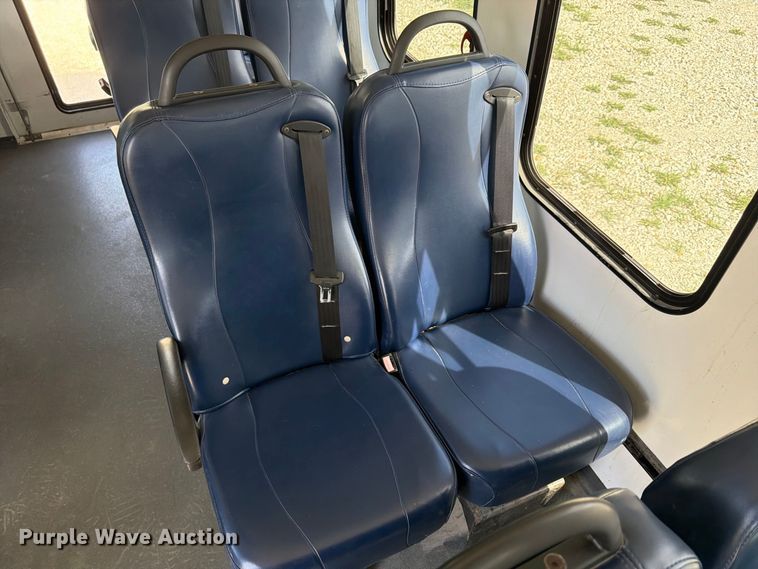 image for item FP4063 2008 Ford E-350 Bus