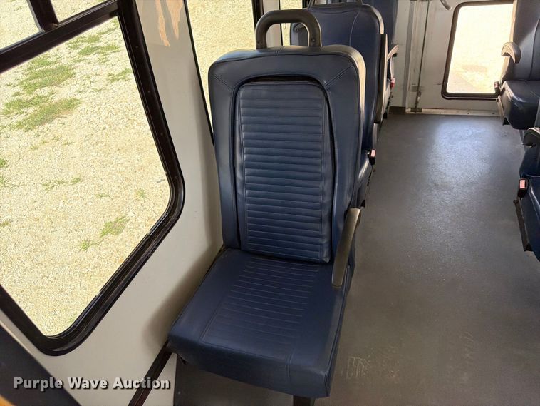 image for item FP4063 2008 Ford E-350 Bus