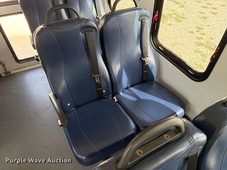 image for item FP4063 2008 Ford E-350 Bus