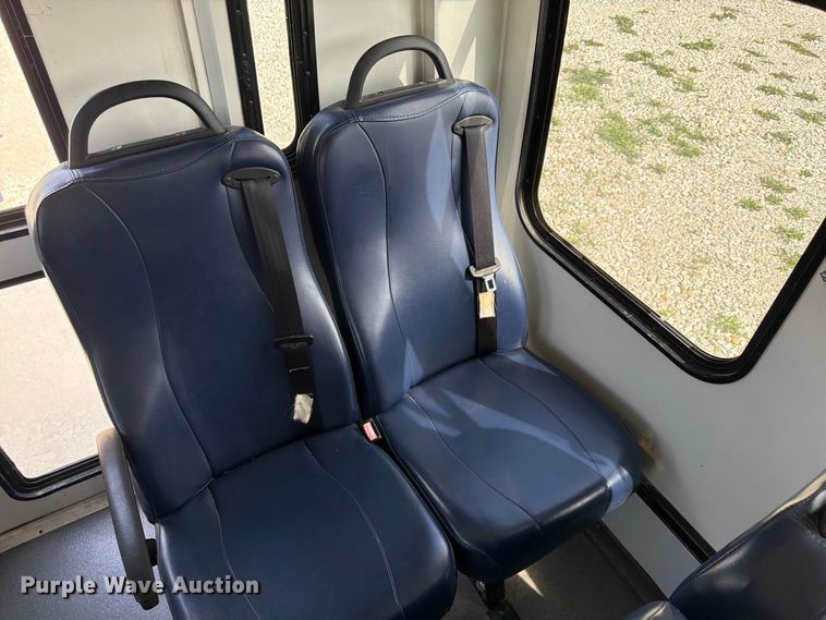 image for item FP4063 2008 Ford E-350 Bus