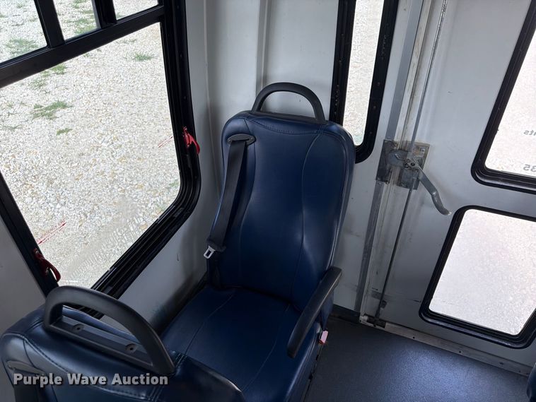 image for item FP4063 2008 Ford E-350 Bus