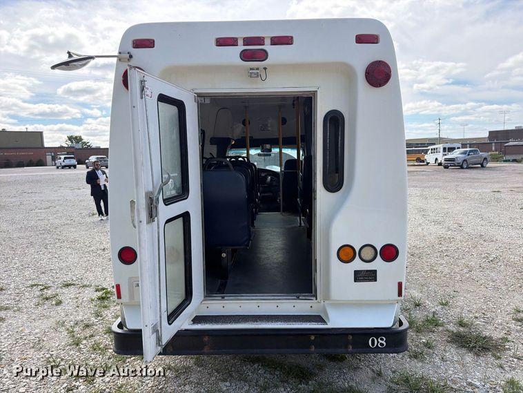 image for item FP4063 2008 Ford E-350 Bus