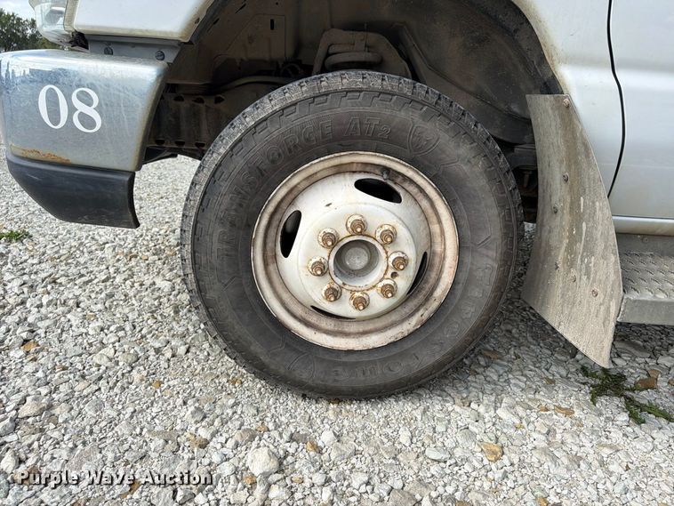 image for item FP4063 2008 Ford E-350 Bus