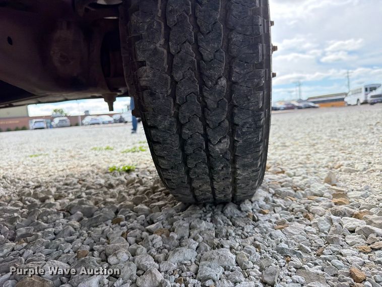 image for item FP4063 2008 Ford E-350 Bus