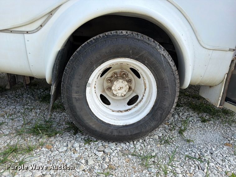 image for item FP4063 2008 Ford E-350 Bus