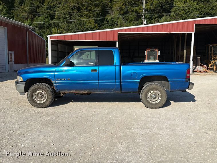 image for item FT6308 2001 Dodge Ram 1500 Ext. Cab pickup truck