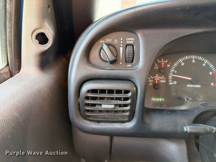image for item FT6308 2001 Dodge Ram 1500 Ext. Cab pickup truck