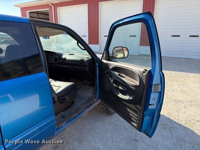 image for item FT6308 2001 Dodge Ram 1500 Ext. Cab pickup truck