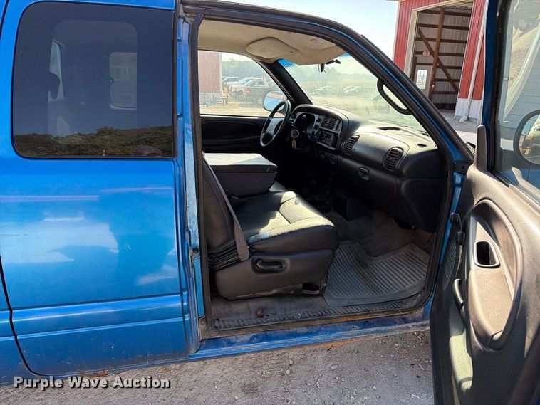 image for item FT6308 2001 Dodge Ram 1500 Ext. Cab pickup truck