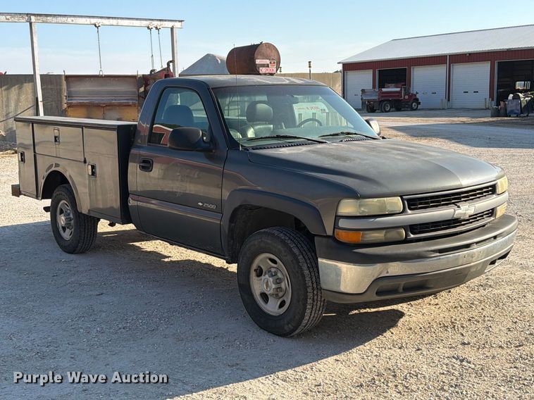 image for item FT6309 2002 Chevrolet Silverado 2500 utility bed pickup truck