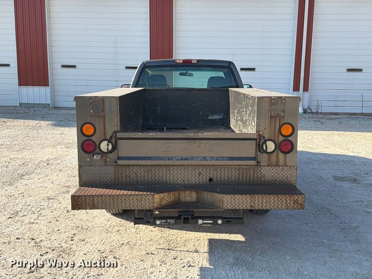 image for item FT6309 2002 Chevrolet Silverado 2500 utility bed pickup truck