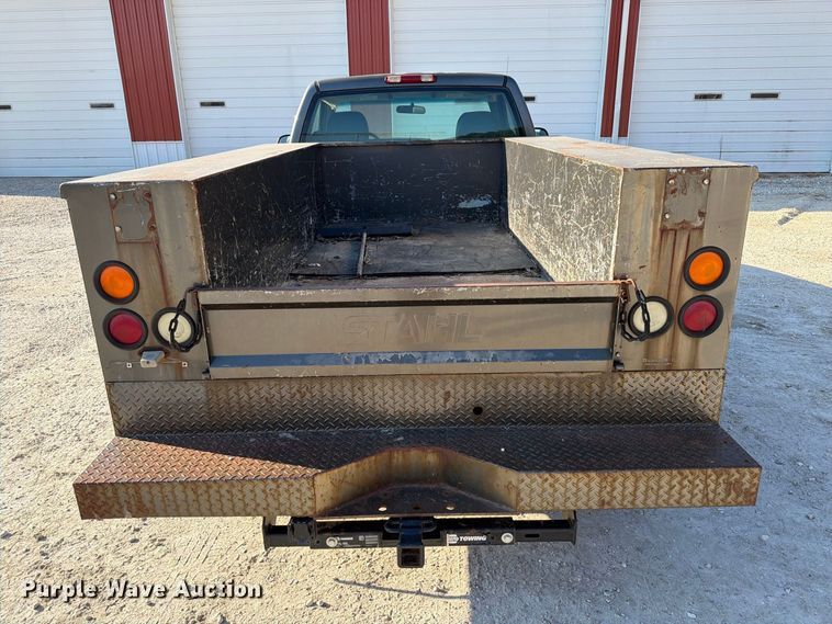 image for item FT6309 2002 Chevrolet Silverado 2500 utility bed pickup truck