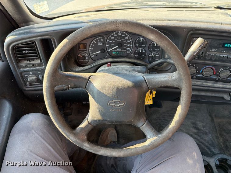 image for item FT6309 2002 Chevrolet Silverado 2500 utility bed pickup truck