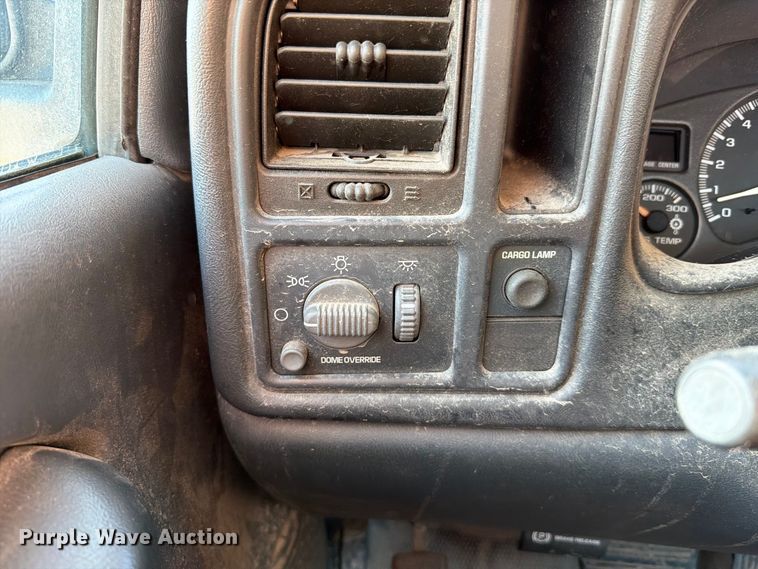 image for item FT6309 2002 Chevrolet Silverado 2500 utility bed pickup truck