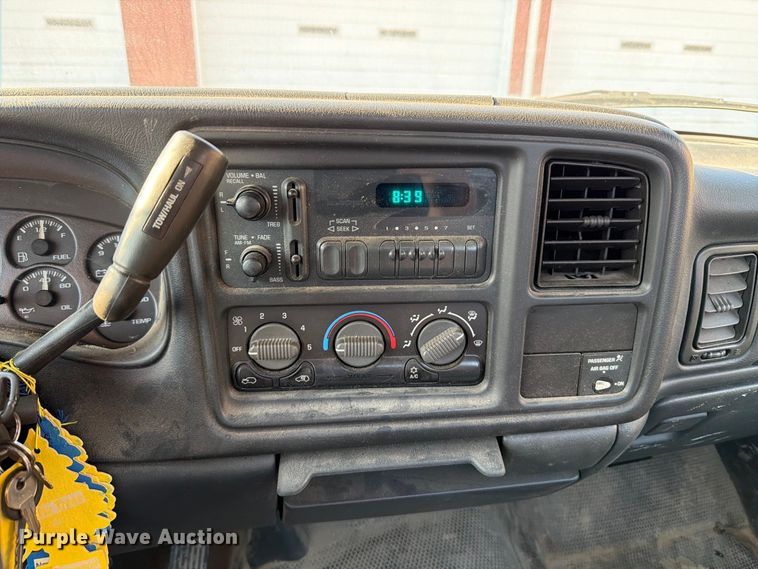 image for item FT6309 2002 Chevrolet Silverado 2500 utility bed pickup truck