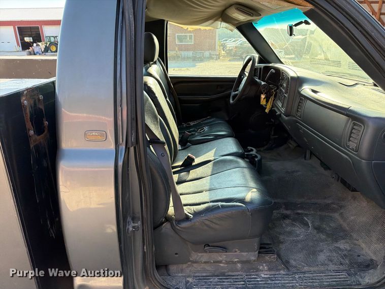 image for item FT6309 2002 Chevrolet Silverado 2500 utility bed pickup truck