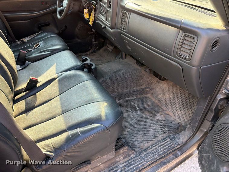 image for item FT6309 2002 Chevrolet Silverado 2500 utility bed pickup truck