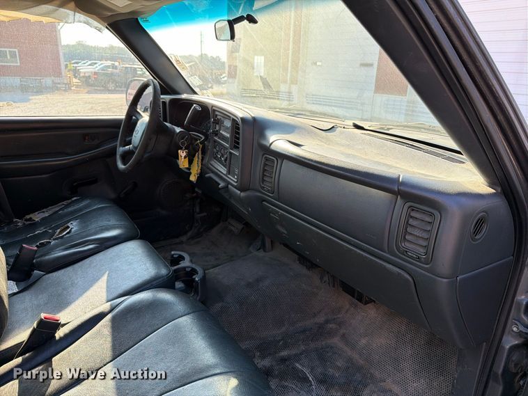 image for item FT6309 2002 Chevrolet Silverado 2500 utility bed pickup truck
