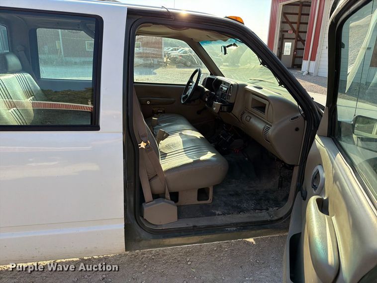 image for item FT6313 1997 Chevrolet Silverado 3500 Crew Cab pickup truck