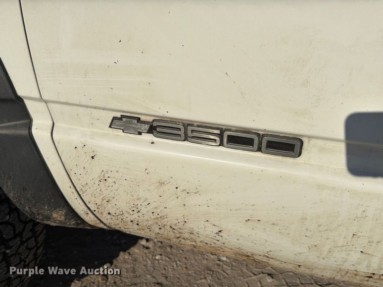 image for item FT6313 1997 Chevrolet Silverado 3500 Crew Cab pickup truck