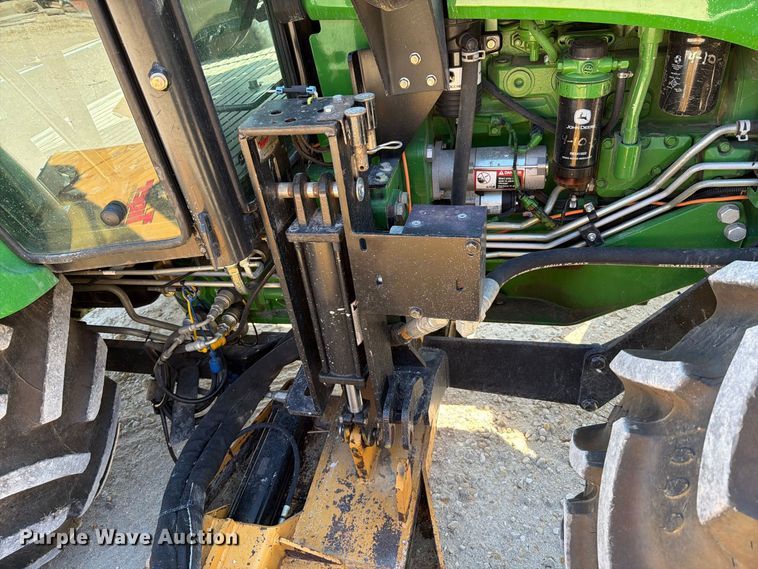 0 John Deere 5100M