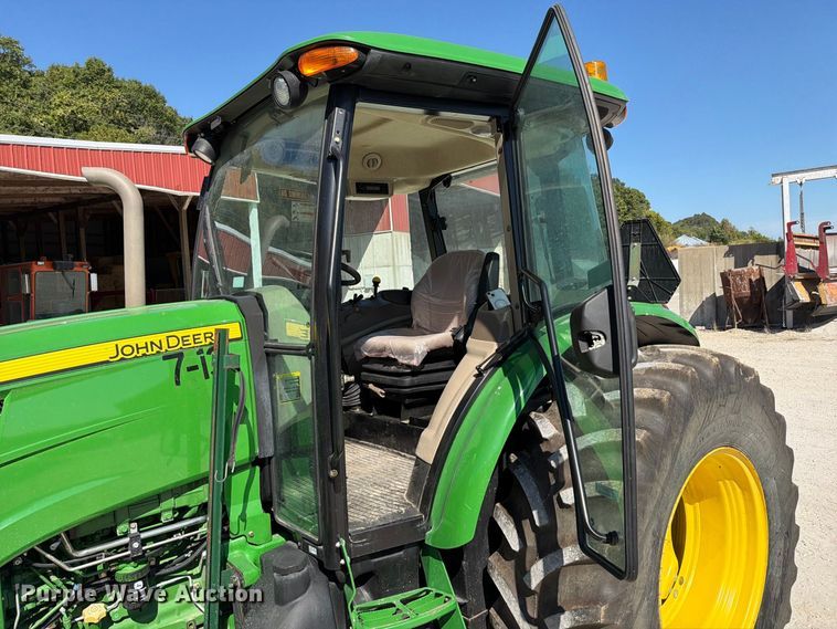 0 John Deere 5100M