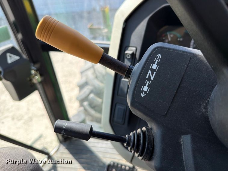 0 John Deere 5100M
