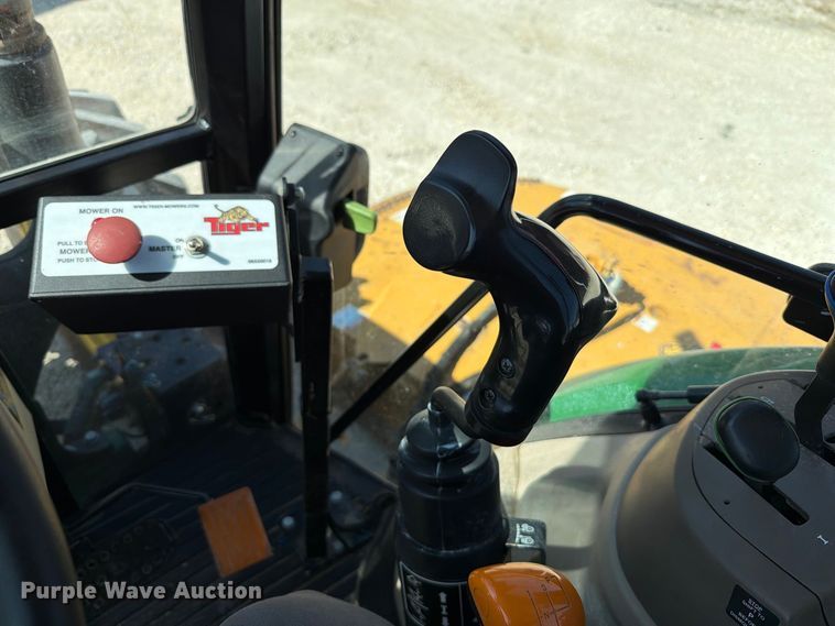 0 John Deere 5100M