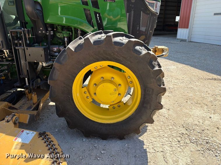 0 John Deere 5100M