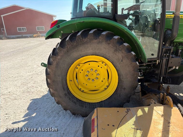 0 John Deere 5100M